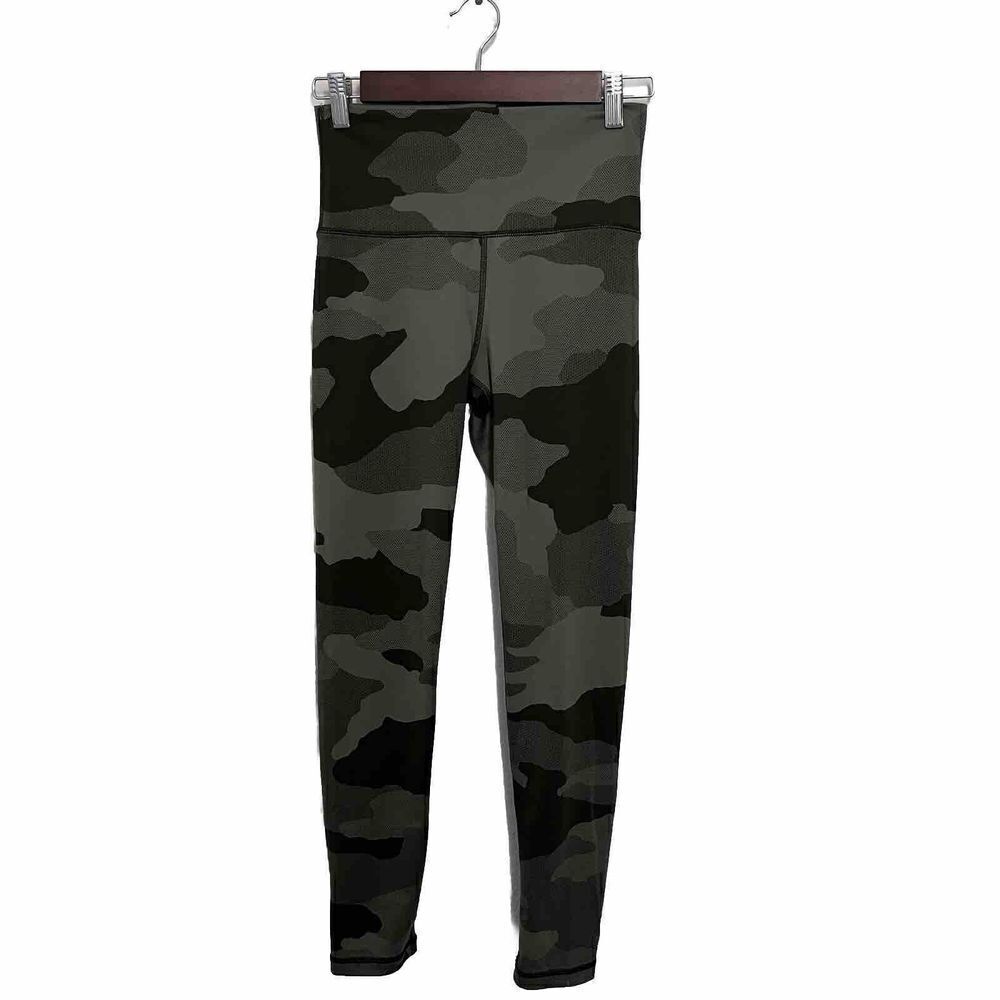 Aerie Offline Womens High Rise 7/8 camo leggings size Medium